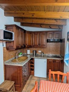 A kitchen or kitchenette at Masca - Casa Rural Morrocatana - Tenerife ONLY ADULTS