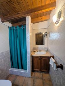 A bathroom at Masca - Casa Rural Morrocatana - Tenerife ONLY ADULTS