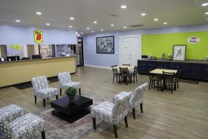 Posezení v ubytování Super 8 by Wyndham Florence SC I-95 North - Hwy 76