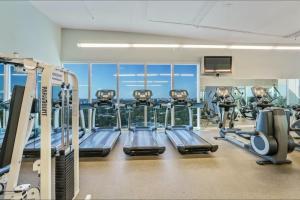 Fitness centrum a/nebo fitness zařízení v ubytování Balcony Ocean View ! WiFi - Pool - Gym - Parking
