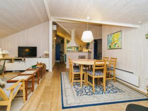 TV a/nebo společenská místnost v ubytování Cozy Retreat in Rorvig Haven-By Traum + 19 fotografií