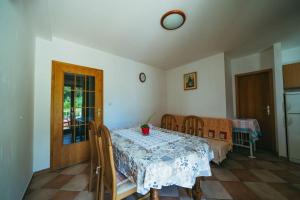 Fotografia z galérie ubytovania Apartments Lovre v destinácii Brela
