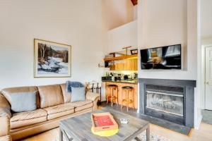 Φωτογραφία από το άλμπουμ του Pet-Friendly Loon Mountain Condo with Deck and Grill! σε Λίνκολν