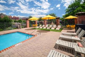 Πισίνα στο ή κοντά στο Aiden by Best Western Sedona