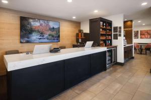 Μια τηλεόραση ή/και κέντρο ψυχαγωγίας στο Aiden by Best Western Sedona