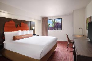 Ένα ή περισσότερα κρεβάτια σε δωμάτιο στο Aiden by Best Western Sedona
