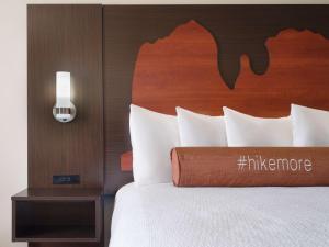 Ένα ή περισσότερα κρεβάτια σε δωμάτιο στο Aiden by Best Western Sedona