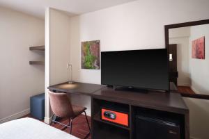 Μια τηλεόραση ή/και κέντρο ψυχαγωγίας στο Aiden by Best Western Sedona