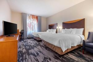 Postel nebo postele na pokoji v ubytování Fairfield Inn & Suites by Marriott Rockford + 27 fotografií