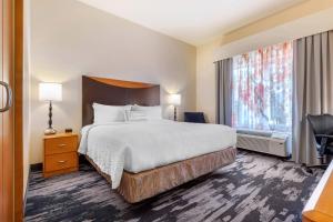 Postel nebo postele na pokoji v ubytování Fairfield Inn & Suites by Marriott Rockford