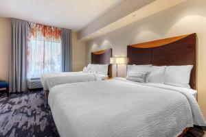 Postel nebo postele na pokoji v ubytování Fairfield Inn & Suites by Marriott Rockford