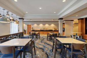 Restaurace v ubytování Fairfield Inn & Suites by Marriott Rockford