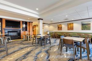 Restaurace v ubytování Fairfield Inn & Suites by Marriott Rockford