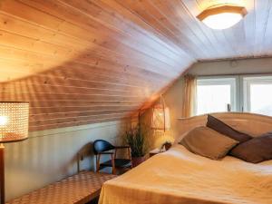 Postel nebo postele na pokoji v ubytování 6 person holiday home in Søndeled