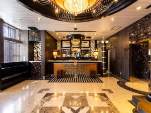 Saló o bar de APA Hotel Uozu Ekimae