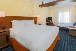 Postel nebo postele na pokoji v ubytování Fairfield Inn & Suites by Marriott Cotulla + 15 fotografií
