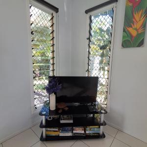 TV a/nebo společenská místnost v ubytování Eryns Muri Palms