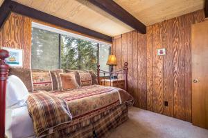 a bedroom with a bed in a room with a window at Runnymeade Cottage in Kings Beach
