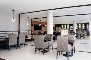 Posezení v ubytování Delta Hotels by Marriott Woodbridge
