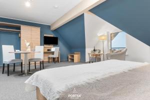 a bedroom with a white bed and a blue wall at Ferienwohnung Bude 14 Dagebüll in Dagebüll
