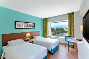 Postel nebo postele na pokoji v ubytování Fairfield by Marriott Coimbatore + 19 fotografií