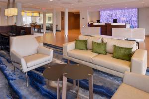 Posezení v ubytování Fairfield Inn & Suites by Marriott Cedar Rapids