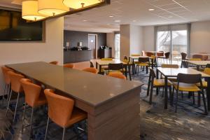 Restaurace v ubytování Fairfield Inn & Suites by Marriott Cedar Rapids