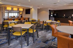 Restaurace v ubytování Fairfield Inn & Suites by Marriott Cedar Rapids