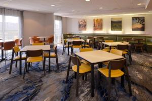 Restaurace v ubytování Fairfield Inn & Suites by Marriott Cedar Rapids