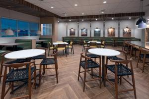 Ресторан / где поесть в Fairfield Inn & Suites Charlotte Monroe