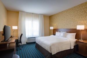 Postel nebo postele na pokoji v ubytování Fairfield Inn & Suites by Marriott Dallas West/I-30