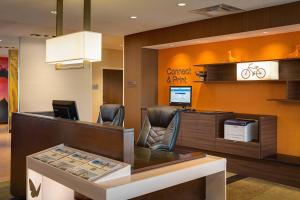 Posezení v ubytování Fairfield Inn & Suites by Marriott Dallas West/I-30