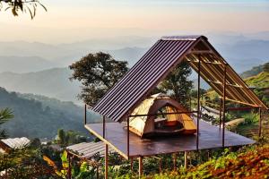 a tent on a hill with a view of mountains at เต็นท์กระโจม - Raiwassana Baandoy in Ban Dong