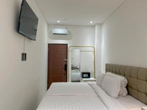 Postel nebo postele na pokoji v ubytování Graha Socio Hotel Nusa Dua Bali