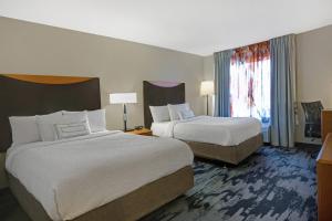 Postel nebo postele na pokoji v ubytování Fairfield Inn and Suites Carlsbad