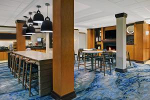 Restaurace v ubytování Fairfield Inn and Suites Carlsbad