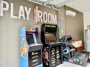 Spillelokalet på Luxury 6 Bedroom 5 bath poolHome 214 + 79 billeder