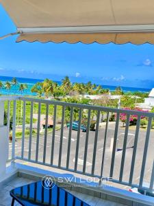 Parveke tai terassi majoituspaikassa SWILODGE VUE SUR MER ! Petit Déjeuner et Location de voiture possible