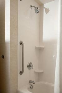 Koupelna v ubytování Fairfield Inn & Suites by Marriott Richmond Midlothian