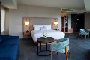 A bed or beds in a room at Fairfield by Marriott Lima Miraflores