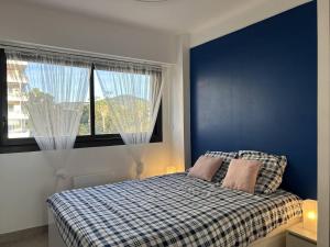 Postel nebo postele na pokoji v ubytování Appartement rénové avec garage et climatisation au Lavandou - FR-1-251-850