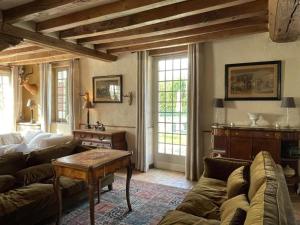 Gallery image of Évasion Sologne : Maison de charme, piscine privée, animaux permis - FR-1-590-556 in Isdes +27 photos