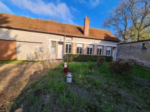 an old house with a yard in front of it at Studio cosy proche d'Orléans avec parking et animaux sur place - FR-1-590-558 in Bucy-Saint-Liphard