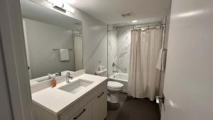 Koupelna v ubytování New Built Apartment Sleeps 8