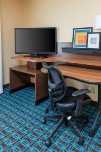 an office with a desk with a monitor and a chair at Fairfield Inn & Suites Lincoln in Lincoln +6 photos