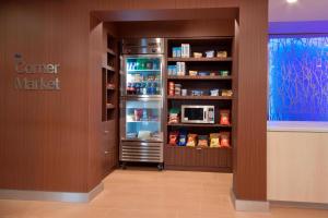 Fairfield by Marriott Inn & Suites Fossil Creek的厨房或小厨房