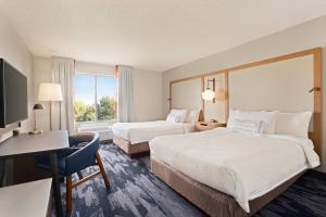 Postel nebo postele na pokoji v ubytování Fairfield Inn & Suites by Marriott Reno Sparks