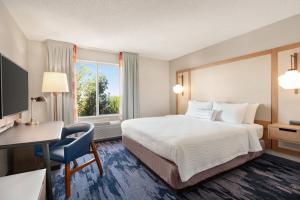 Postel nebo postele na pokoji v ubytování Fairfield Inn & Suites by Marriott Reno Sparks