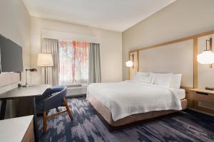Postel nebo postele na pokoji v ubytování Fairfield Inn & Suites by Marriott Reno Sparks