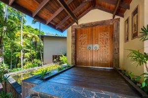 Zahrada ubytování Barong Luxury Home overlooking Cairns Unrivalled privacy and location search barongcairns
